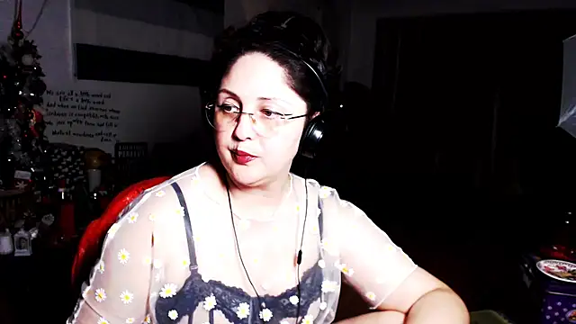 Snapshot of Imperatriza chatting on 01/19/25, 06:21 Imperatriza online show from 01/19/25, 06:21