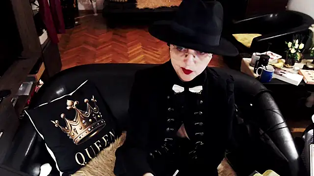 Snapshot of Imperatriza chatting on 04/28/26, 02:27 Imperatriza online show from 04/28/26, 02:27