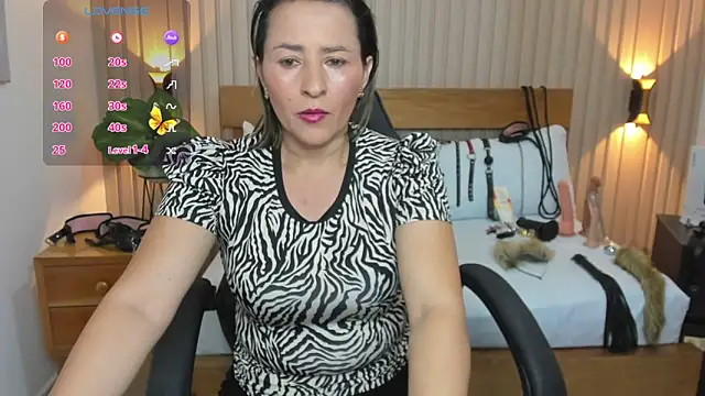 Snapshot of luciana_ballesteros_ chatting on 02/27/25, 12:34 luciana ballesteros online show from 02/27/25, 12:34