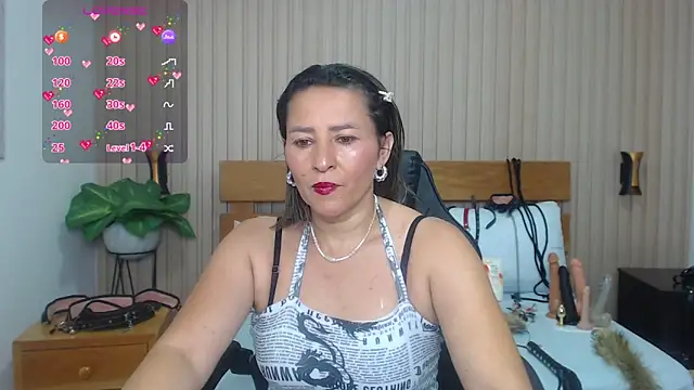 Snapshot of luciana_ballesteros_ chatting on 03/15/25, 12:02 luciana ballesteros online show from 03/15/25, 12:02