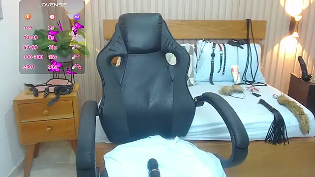 Snapshot of luciana_ballesteros_ chatting on 03/19/25, 12:23 luciana ballesteros online show from 03/19/25, 12:23