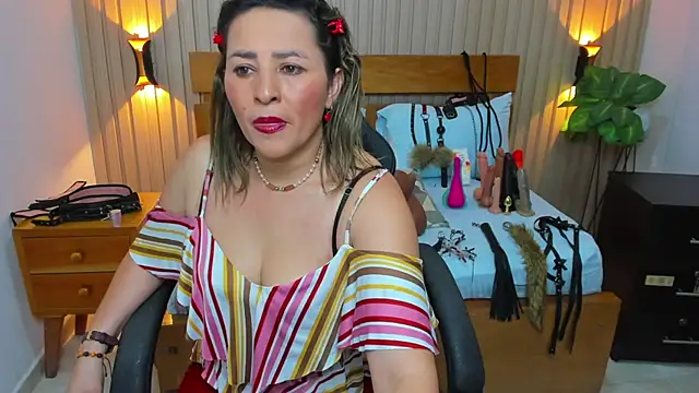 Snapshot of luciana_ballesteros_ chatting on 09/11/25, 12:27 luciana ballesteros online show from 09/11/25, 12:27