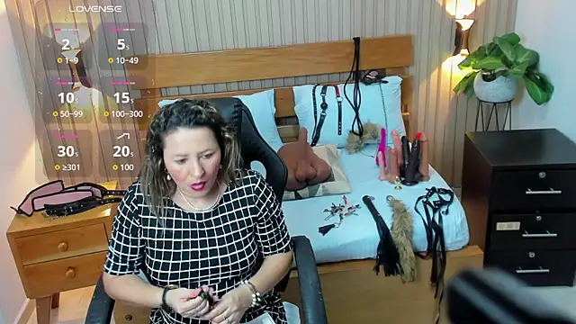 Snapshot of luciana_ballesteros_ chatting on 10/06/25, 12:24 luciana ballesteros online show from 10/06/25, 12:24