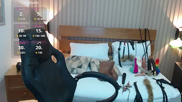 luciana ballesteros  online show from 11/28/25, 12:30