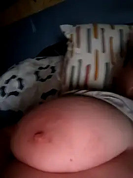 Snapshot of poussychats chatting on 12/15/24, 02:48 poussychats online show from 12/15/24, 02:48