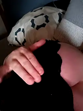 Snapshot of poussychats chatting on 03/10/25, 04:03 poussychats online show from 03/10/25, 04:03