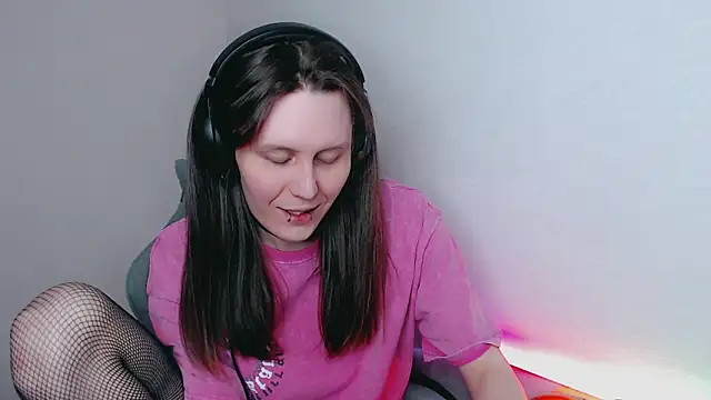 Snapshot of tracy_cooper chatting on 01/11/25, 12:01 tracy cooper online show from 01/11/25, 12:01