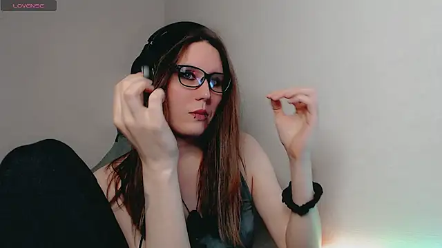 Snapshot of tracy_cooper chatting on 02/06/25, 11:15 tracy cooper online show from 02/06/25, 11:15