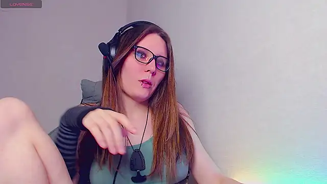 Snapshot of tracy_cooper chatting on 02/13/25, 04:54 tracy cooper online show from 02/13/25, 04:54