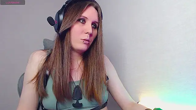 Snapshot of tracy_cooper chatting on 02/13/25, 07:56 tracy cooper online show from 02/13/25, 07:56