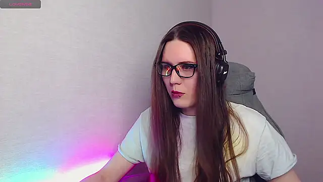 Snapshot of tracy_cooper chatting on 11/21/25, 11:09 tracy cooper online show from 11/21/25, 11:09