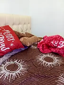 Snapshot of silina-25 chatting on 11/06/25, 05:03 silina-25 online show from 11/06/25, 05:03