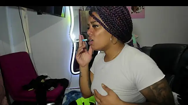 ladyrd1 online show from 11/27/25, 02:46