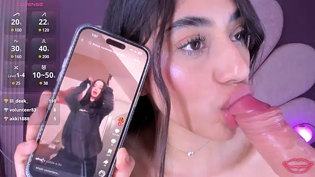 Snapshot of MarianaGarciaa__ chatting on 02/18/25, 06:58 MarianaGarciaa   online show from 02/18/25, 06:58