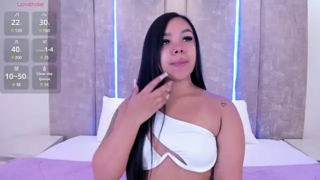 Snapshot of MarianaGarciaa__ chatting on 02/19/25, 11:17 MarianaGarciaa   online show from 02/19/25, 11:17