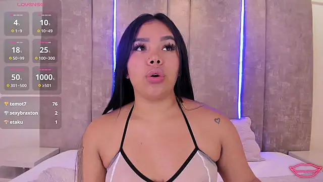 Snapshot of MarianaGarciaa__ chatting on 03/13/25, 01:10 MarianaGarciaa   online show from 03/13/25, 01:10
