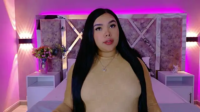 Snapshot of MarianaGarciaa__ chatting on 09/17/25, 07:37 MarianaGarciaa   online show from 09/17/25, 07:37