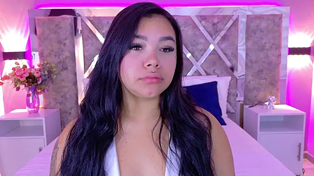 Snapshot of MarianaGarciaa__ chatting on 10/02/25, 07:21 MarianaGarciaa   online show from 10/02/25, 07:21