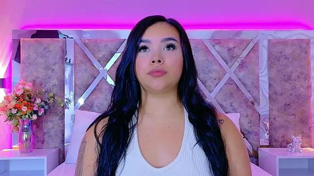 Snapshot of MarianaGarciaa__ chatting on 10/07/25, 07:00 MarianaGarciaa   online show from 10/07/25, 07:00