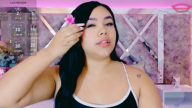 Snapshot of MarianaGarciaa__ chatting on 10/16/25, 07:48 MarianaGarciaa   online show from 10/16/25, 07:48