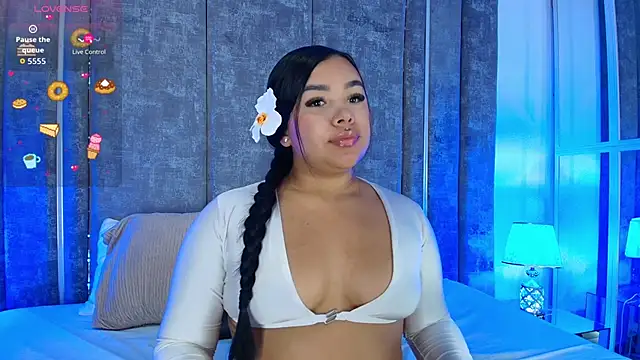 Snapshot of MarianaGarciaa__ chatting on 11/25/25, 07:47 MarianaGarciaa online show from 11/25/25, 07:47