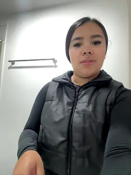 MarianaGarciaa   online show from 12/19/25, 06:26