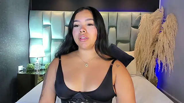 MarianaGarciaa   online show from 04/15/26, 07:21