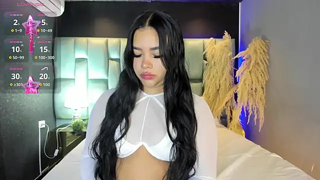 Snapshot of MarianaGarciaa__ chatting on 06/18/26, 06:34 MarianaGarciaa online show from 06/18/26, 06:34