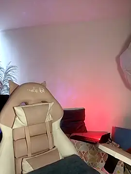 lovely kitt online show from 10/19/25, 08:42