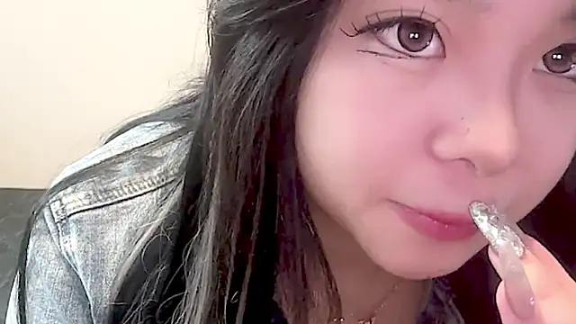 Snapshot of Rei1216xo chatting on 03/16/25, 05:03 Rei1216xo online show from 03/16/25, 05:03