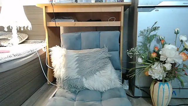 Snapshot of yang_hiii chatting on 03/14/25, 11:01 yang hiii online show from 03/14/25, 11:01