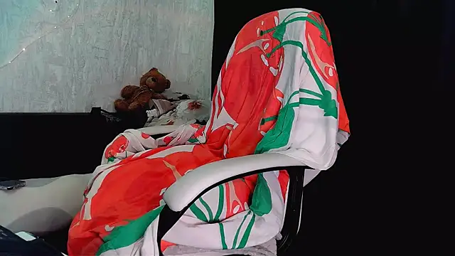 Teasing Molly online show from 09/26/25, 03:05