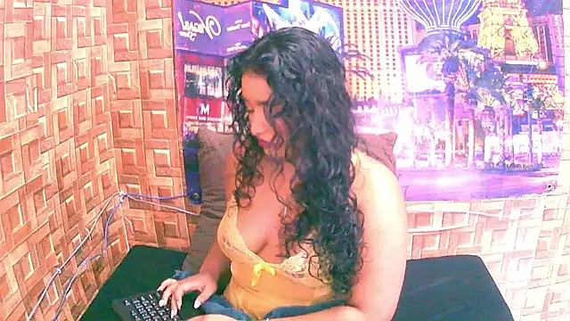Snapshot of IndianAngel4u chatting on 04/21/26, 03:07 IndianAngel4u online show from 04/21/26, 03:07