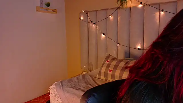 Snapshot of alaia-rogers chatting on 12/18/25, 11:38 alaia-rogers online show from 12/18/25, 11:38