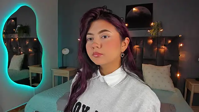 Snapshot of alaia-rogers chatting on 12/19/25, 11:50 alaia-rogers online show from 12/19/25, 11:50