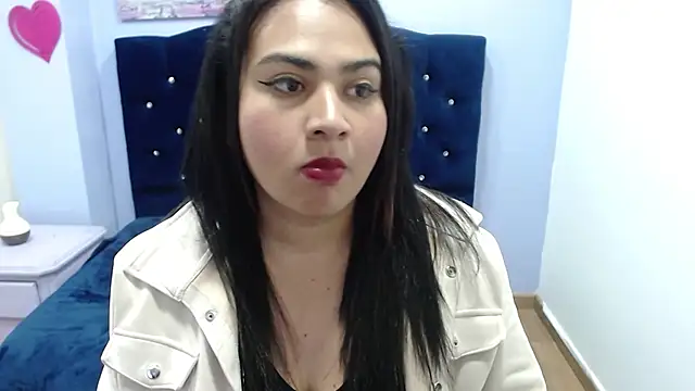 lucianaa 25 online show from 12/04/24, 12:14