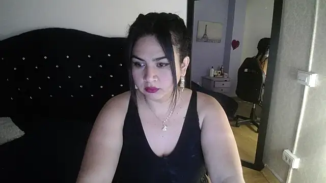 lucianaa 25 online show from 12/20/24, 01:43