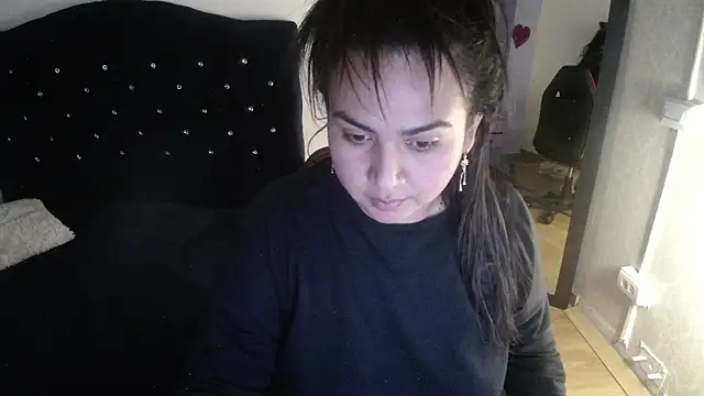 lucianaa 25 online show from 12/23/24, 06:48