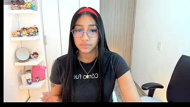 Snapshot of isa_bellaa0 chatting on 10/15/25, 04:01 isa bellaa0 online show from 10/15/25, 04:01