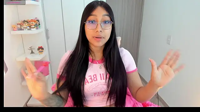 Snapshot of isa_bellaa0 chatting on 10/17/25, 04:15 isa bellaa0 online show from 10/17/25, 04:15