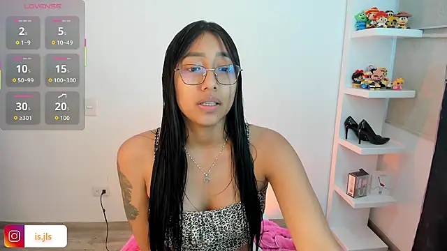 Snapshot of isa_bellaa0 chatting on 11/11/25, 11:10 isa bellaa0 online show from 11/11/25, 11:10