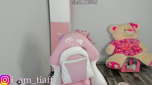 tifany tay2 online show from 10/04/25, 04:21