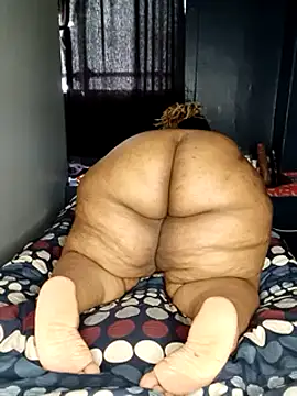 Snapshot of fatafricanqueen chatting on 01/05/25, 01:15 fatafricanqueen online show from 01/05/25, 01:15