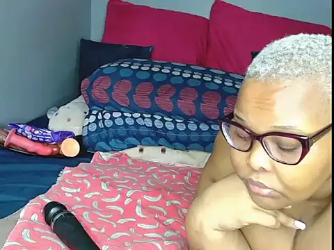 Snapshot of fatafricanqueen chatting on 06/26/26, 10:41 fatafricanqueen online show from 06/26/26, 10:41