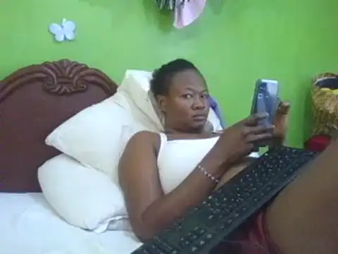 Snapshot of Dark_Drippyboobs chatting on 02/28/25, 01:03 Dark Drippyboobs online show from 02/28/25, 01:03