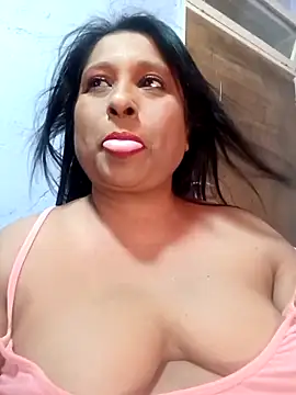 Snapshot of raniofsex02 chatting on 03/17/25, 02:12 raniofsex02 online show from 03/17/25, 02:12