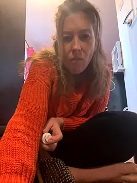 Lwhite1 online show from 10/28/25, 04:31