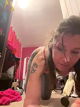 Lwhite1 online show from 12/14/25, 11:31