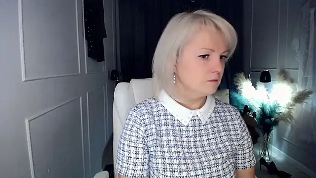 Juarnea online show from 12/19/25, 12:34