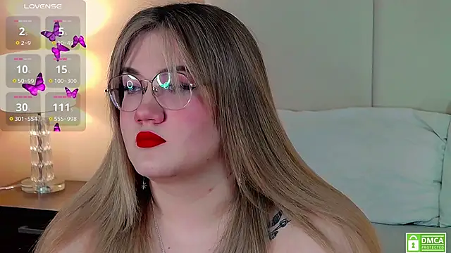 Snapshot of Nancy_Mooree chatting on 09/11/25, 01:00 Nancy Mooree online show from 09/11/25, 01:00